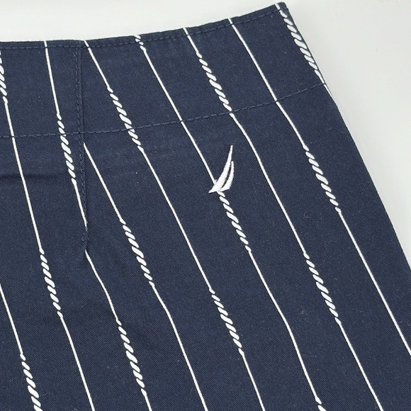 NWT Nautica MidRise Twill Striped Shorts- Sz 10, Navy/White - Picture 5 of 8
